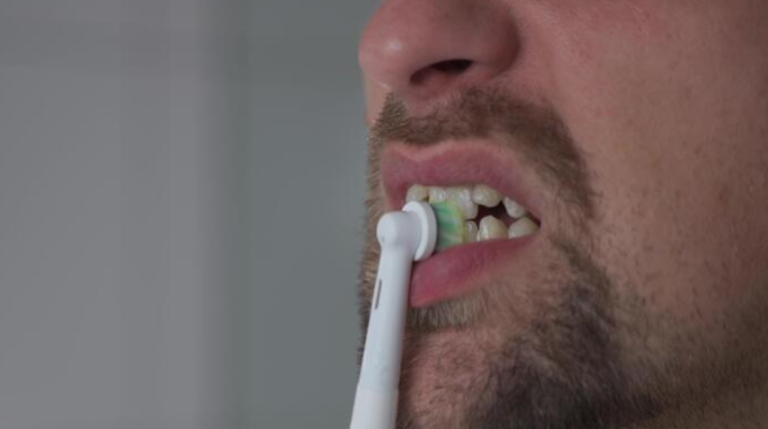 Simplify Your Oral Care Routine with a Toothbrush Electric